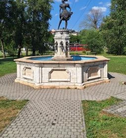 Szőlőt taposó lány szobra Eger