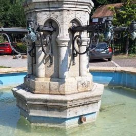 Szőlőt taposó lány szobra Eger Eger - Egyéb