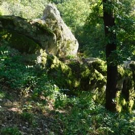 Szomolyai Kaptárkövek Szomolya - Külső kép