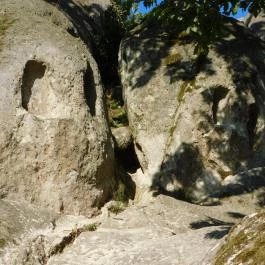 Szomolyai Kaptárkövek Szomolya - Külső kép