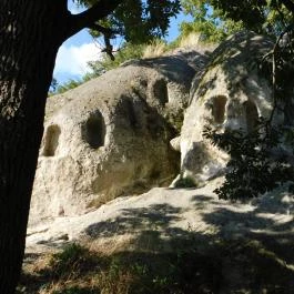 Szomolyai Kaptárkövek Szomolya - Külső kép