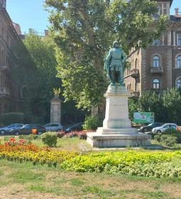 Szondi György szobra