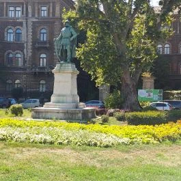 Szondi György szobra Budapest - Külső kép