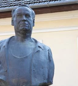 Szőnyi István-mellszobor