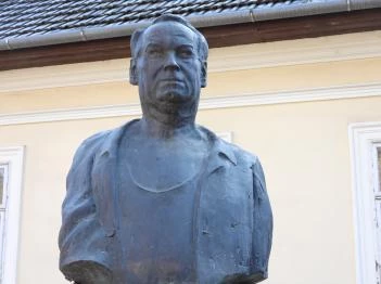 Szőnyi István-mellszobor Zebegény