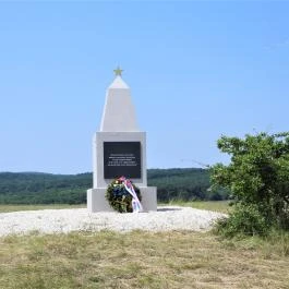 Szovjet hősi emlékmű, Csákberény - Külső kép