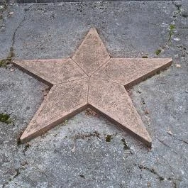 Szovjet hősi emlékmű Bonyhád - Egyéb