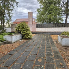 Szovjet hősi emlékmű, Aba - Külső kép