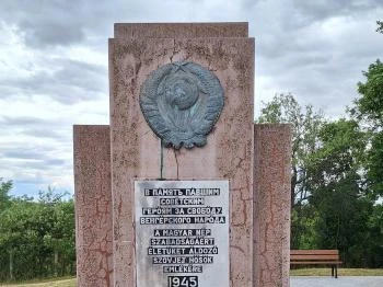Szovjet Hősök Emlékműve Domoszló