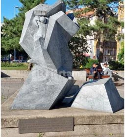 Sztehlo Gábor emlékműve