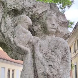 Születési szobor Esztergom - Egyéb