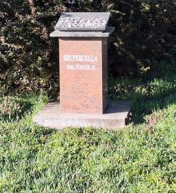 Szupercella emlékmű