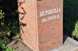 Szupercella emlékmű Battonya