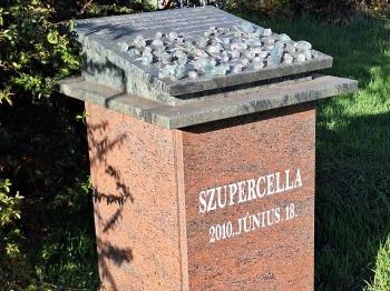 Szupercella emlékmű Battonya