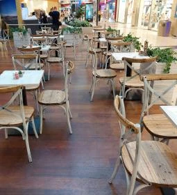 á table! - Corvin Plaza