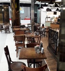 á table! - Etele Plaza