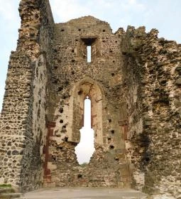 Taliándörögdi Szent András templomrom