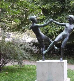 Táncoló lányok parkja