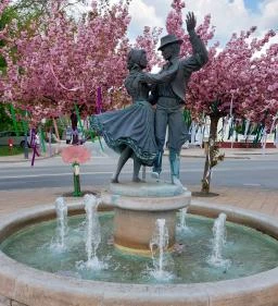 Táncos pár szökőkút