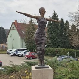 Táncosnő, Vasvár - Külső kép