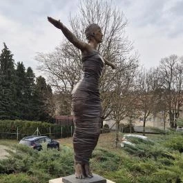 Táncosnő, Vasvár - Külső kép