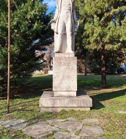 Táncsics Mihály-szobor