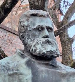 Táncsics Mihály szobor