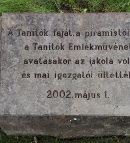 Tanítók emlékműve