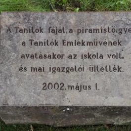 Tanítók emlékműve Jászfényszaru - Egyéb