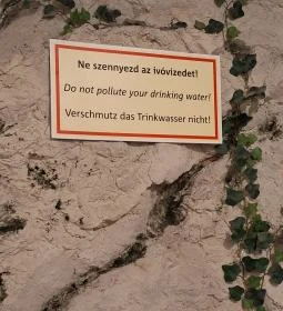 Tapolcai-tavasbarlang Látogatóközpont