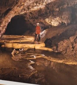 Tapolcai-tavasbarlang Látogatóközpont