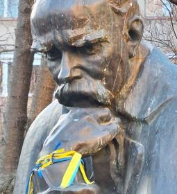 Tarasz Sevcsenko szobra