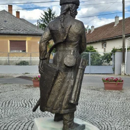 Tarcal vezér szobor Tarcal - Külső kép