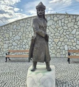 3. legjobb látnivaló: Tarcal vezér szobor