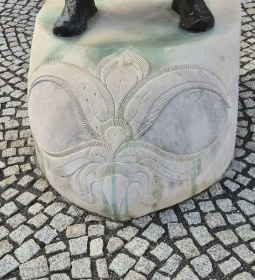 Tarcal vezér szobor