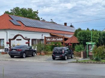 Tarka Kakas Vendéglő Magyarpolány