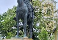 Tas vezér lovasszobra Nyírtass