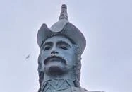 Tas vezér lovasszobra Nyírtass