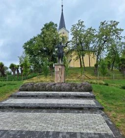 225. legjobb látnivaló: Tas vezér lovasszobra