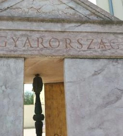 Tatai országgyűlés emlékmű