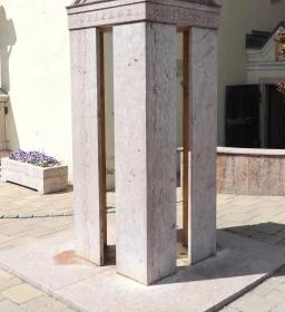 Tatai országgyűlés emlékmű