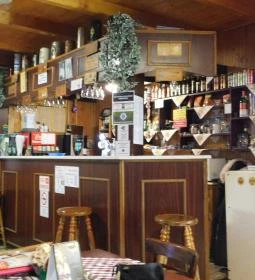 Tavi Fészek Falatozó