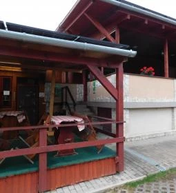 Tavi Fészek Falatozó