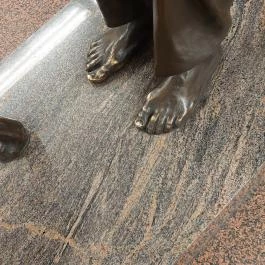 Teiresziász szobor - látássérült & kutyája Budapest - Külső kép