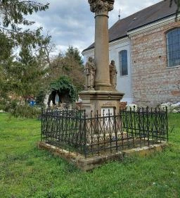 Templomkerti szentháromság-oszlop