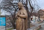 Teréz anya szobra Szekszárd