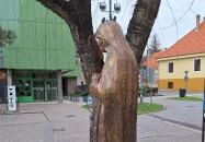 Teréz anya szobra Szekszárd