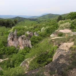 Teve-szikla Pilisborosjenő - Külső kép