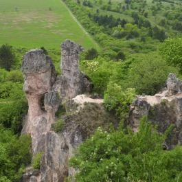 Teve-szikla Pilisborosjenő - Külső kép