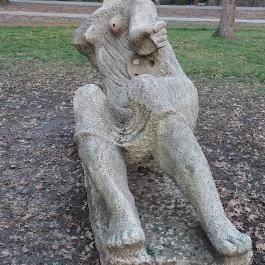 Thália Eger - Egyéb